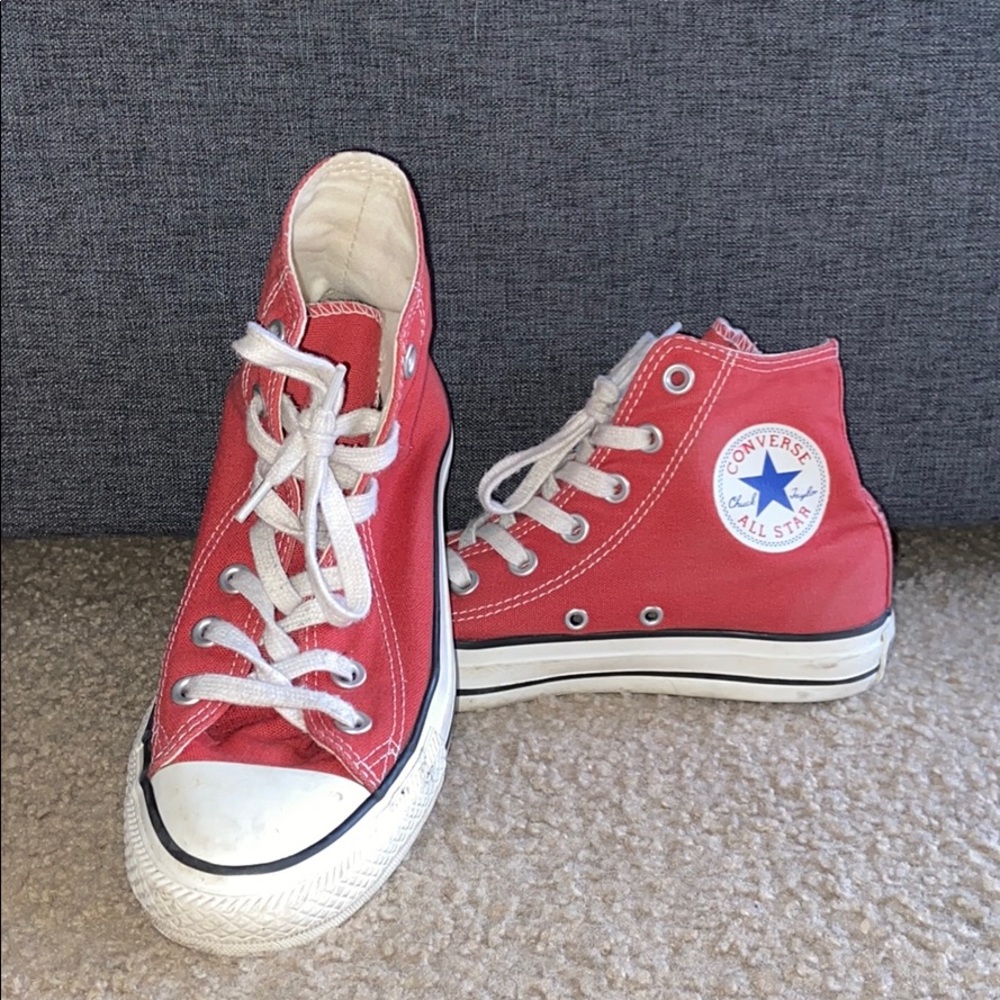 RED HIGH TOP CONVERSE